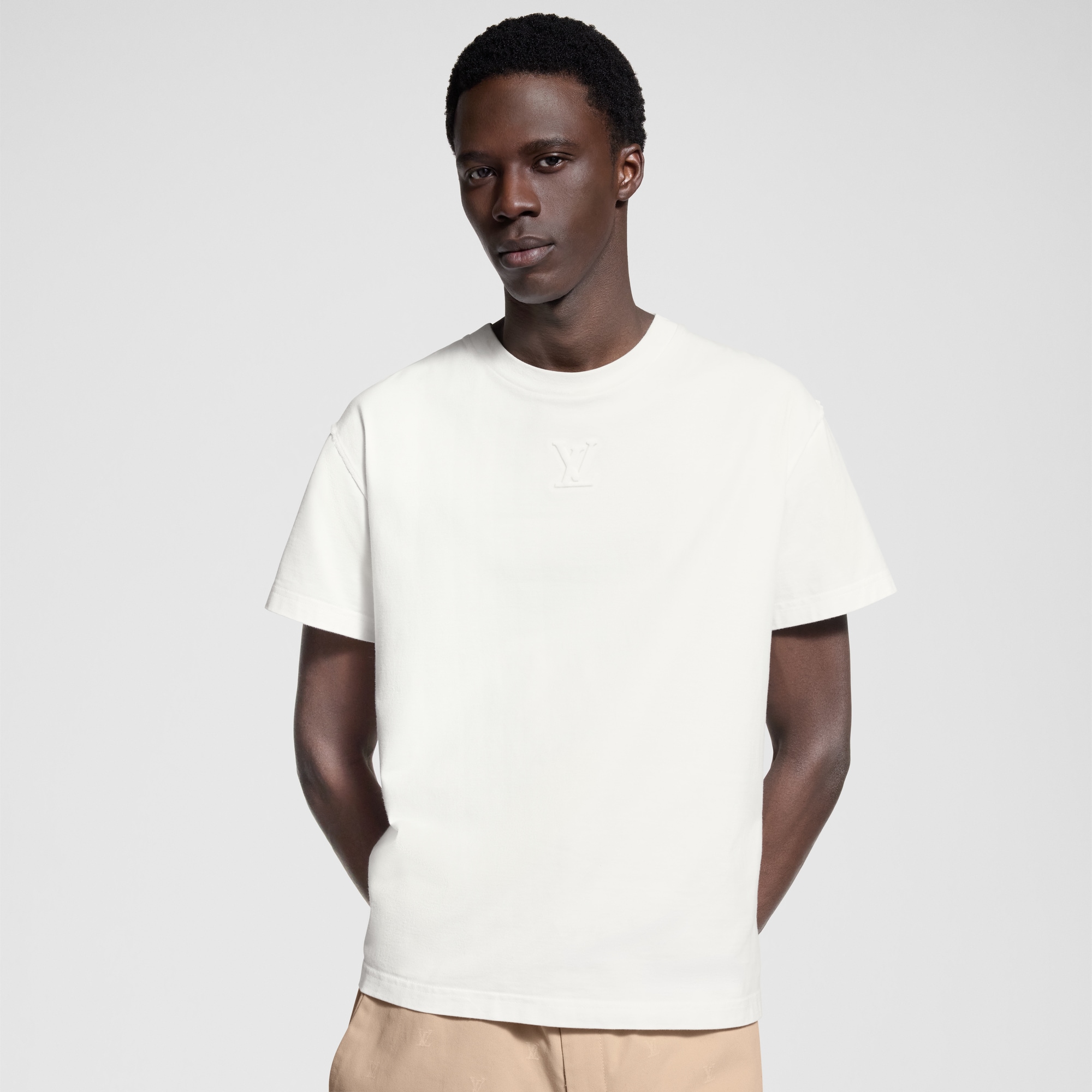 Louis Vuitton ホワイト Tシャツ M Embossed LV T-Shirt - Luxury White | LOUIS VUITTON